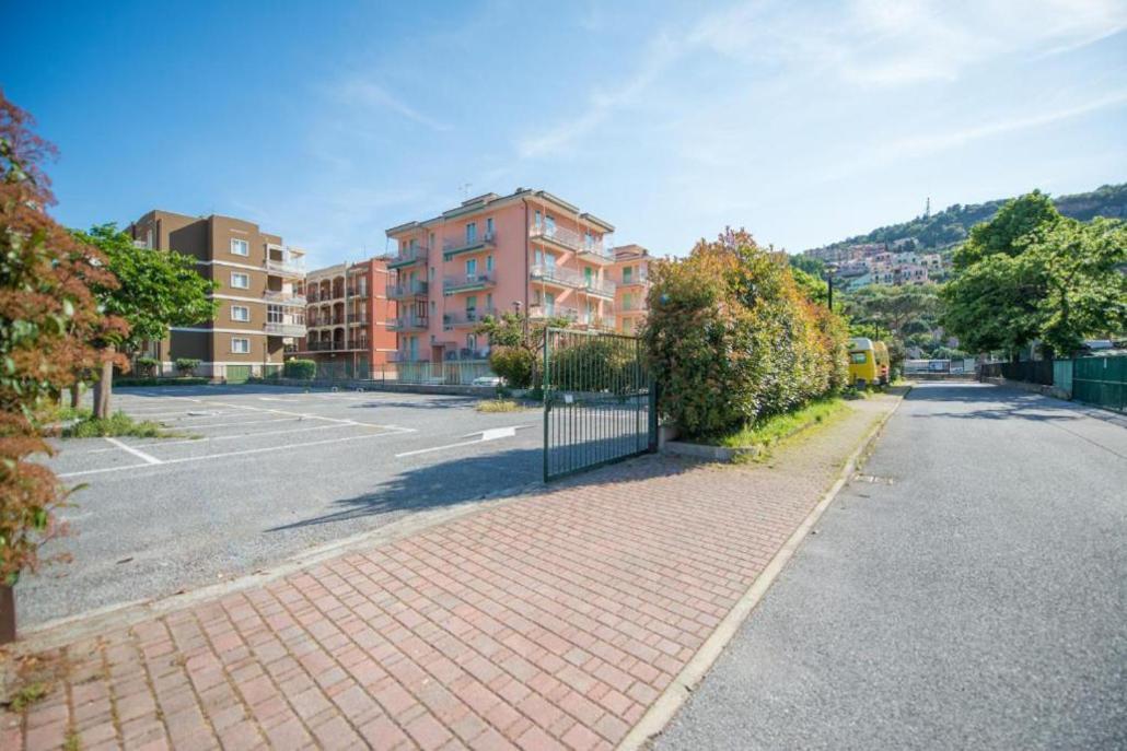 Babyaccomodation Family Bright Pietra Ligure Exterior foto