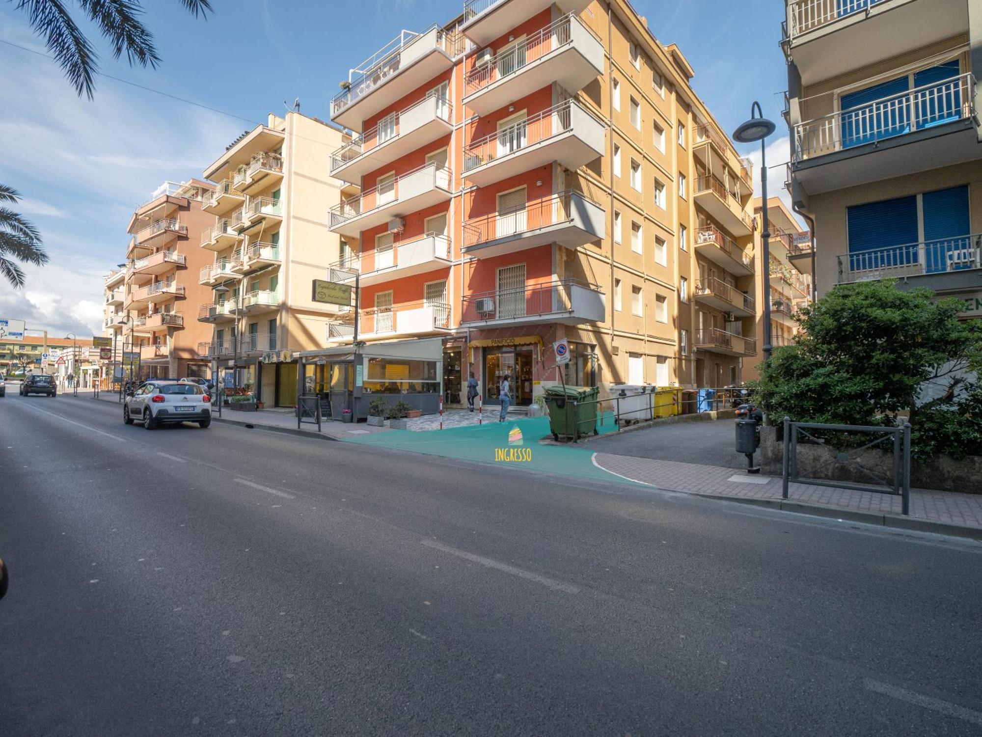 Babyaccomodation Family Bright Pietra Ligure Exterior foto